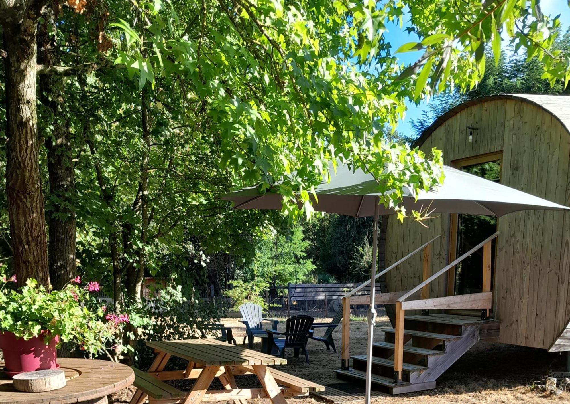 " Village Tonneaux De Tirpoil " Montilliers Exterior photo